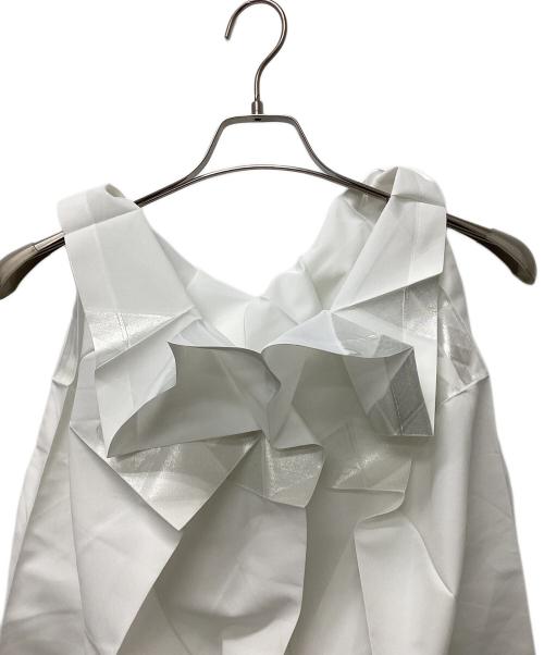 ISSEY MIYAKE（イッセイミヤケ）ISSEY MIYAKE (イッセイミヤケ) ノースリーブブラウス ホワイト サイズ:4の古着・服飾アイテム
