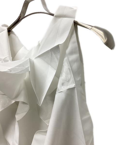 ISSEY MIYAKE（イッセイミヤケ）ISSEY MIYAKE (イッセイミヤケ) ノースリーブブラウス ホワイト サイズ:4の古着・服飾アイテム