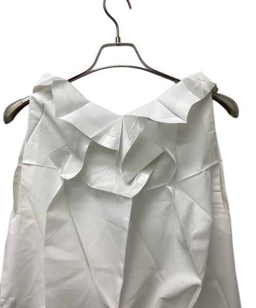 ISSEY MIYAKE（イッセイミヤケ）ISSEY MIYAKE (イッセイミヤケ) ノースリーブブラウス ホワイト サイズ:4の古着・服飾アイテム