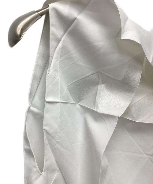 ISSEY MIYAKE（イッセイミヤケ）ISSEY MIYAKE (イッセイミヤケ) ノースリーブブラウス ホワイト サイズ:4の古着・服飾アイテム