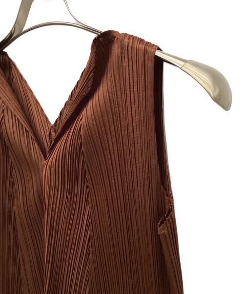 PLEATS PLEASE（プリーツプリーズ）PLEATS PLEASE (プリーツプリーズ) Vネックノースリーブプルオーバー ブラウン サイズ:3の古着・服飾アイテム