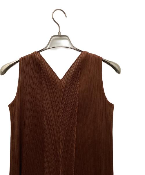 PLEATS PLEASE（プリーツプリーズ）PLEATS PLEASE (プリーツプリーズ) Vネックノースリーブプルオーバー ブラウン サイズ:3の古着・服飾アイテム