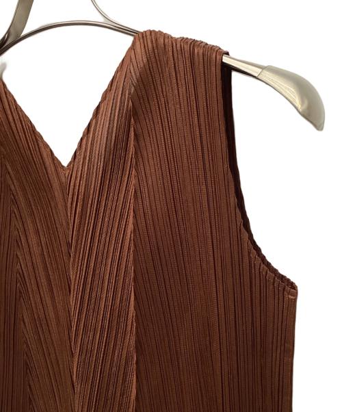 PLEATS PLEASE（プリーツプリーズ）PLEATS PLEASE (プリーツプリーズ) Vネックノースリーブプルオーバー ブラウン サイズ:3の古着・服飾アイテム