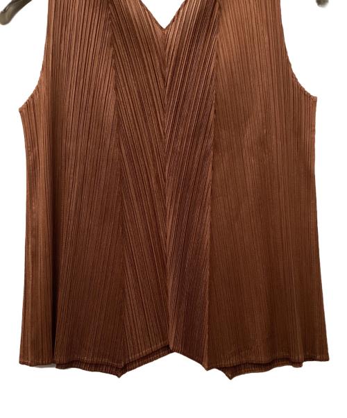 PLEATS PLEASE（プリーツプリーズ）PLEATS PLEASE (プリーツプリーズ) Vネックノースリーブプルオーバー ブラウン サイズ:3の古着・服飾アイテム