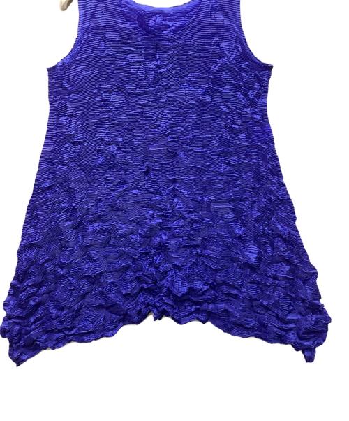 ISSEY MIYAKE me（イッセイ ミヤケ ミー）ISSEY MIYAKE me (イッセイ ミヤケ ミー) ノースリーブカットソー ブルー サイズ:ーの古着・服飾アイテム