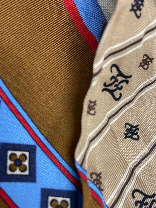 FENDI（フェンディ）FENDI (フェンディ) ハンディスカーフ ベージュ×ホワイトの古着・服飾アイテム