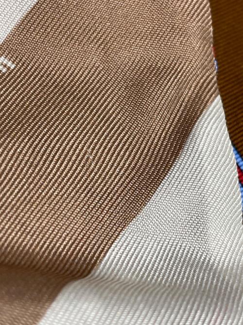 FENDI（フェンディ）FENDI (フェンディ) ハンディスカーフ ベージュ×ホワイトの古着・服飾アイテム