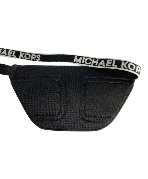 MICHAEL KORS（マイケル・コース）MICHAEL KORS (マイケルコース) ボディーバッグ ホワイト×ブラックの古着・服飾アイテム