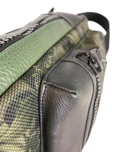 COACH（コーチ）COACH (コーチ) ボディーバッグ グリーン×ブラックの古着・服飾アイテム