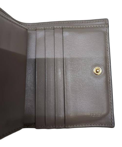 FENDI（フェンディ）FENDI (フェンディ) 2つ折り財布 ベージュの古着・服飾アイテム