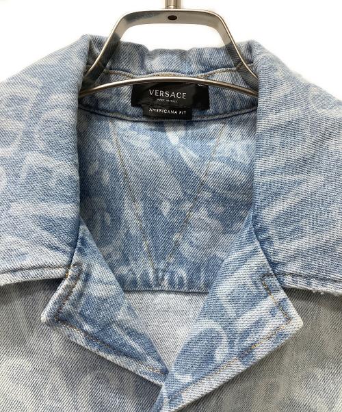 VERSACE（ヴェルサーチェ）VERSACE (ヴェルサーチェ) バロッコシー柄デニムシャツ スカイブルー サイズ:48の古着・服飾アイテム