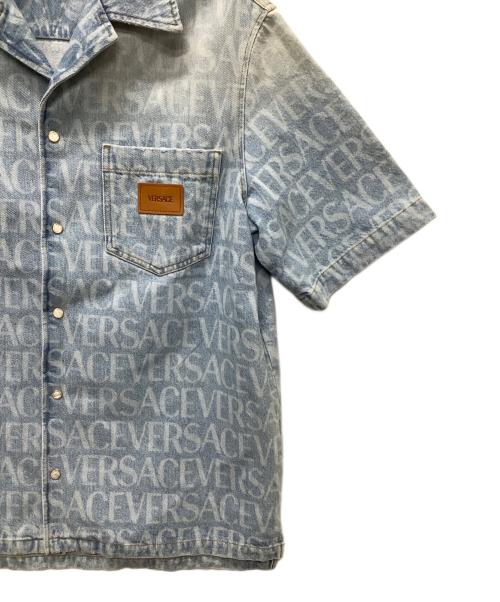 VERSACE（ヴェルサーチェ）VERSACE (ヴェルサーチェ) バロッコシー柄デニムシャツ スカイブルー サイズ:48の古着・服飾アイテム