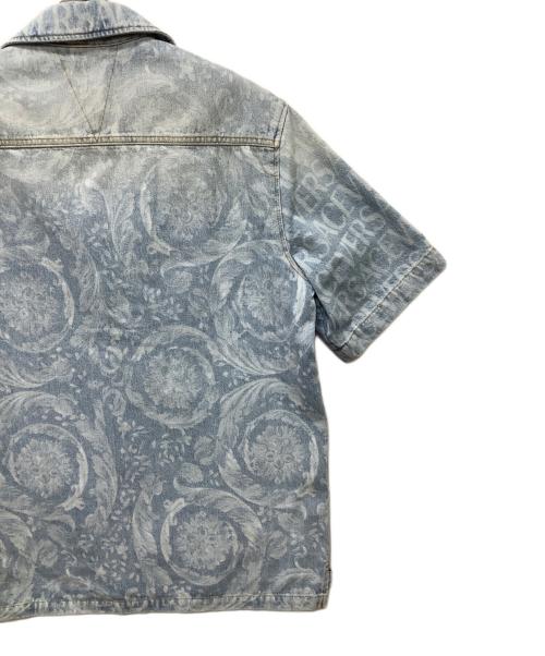 VERSACE（ヴェルサーチェ）VERSACE (ヴェルサーチェ) バロッコシー柄デニムシャツ スカイブルー サイズ:48の古着・服飾アイテム