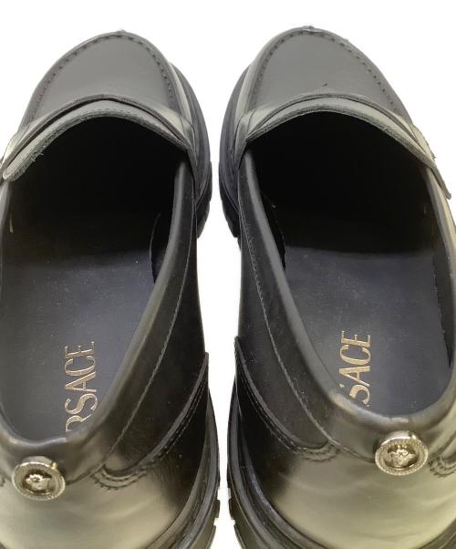 VERSACE（ヴェルサーチェ）VERSACE (ヴェルサーチェ) ローファー ブラック サイズ:411/2の古着・服飾アイテム