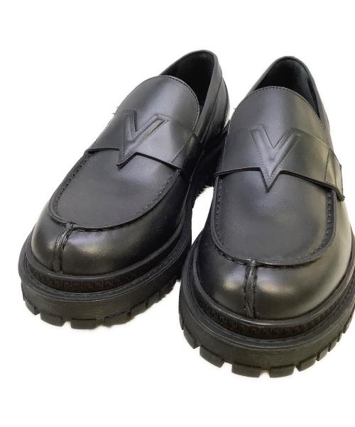 VERSACE（ヴェルサーチェ）VERSACE (ヴェルサーチェ) ローファー ブラック サイズ:411/2の古着・服飾アイテム