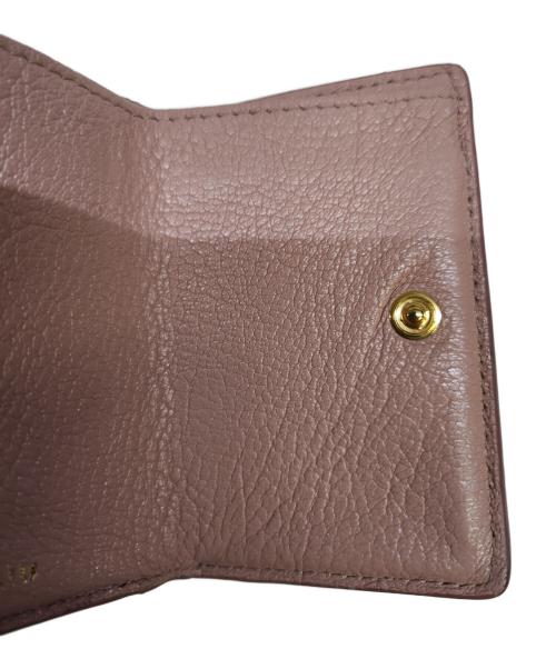 MIU MIU（ミュウミュウ）MIU MIU (ミュウミュウ) 3つ折り財布 ピンクの古着・服飾アイテム