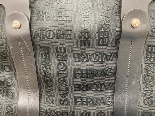 Salvatore Ferragamo（サルヴァトーレ フェラガモ）Salvatore Ferragamo (サルヴァトーレ フェラガモ) バッグ ブラックの古着・服飾アイテム