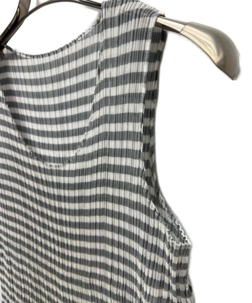 ISSEY MIYAKE（イッセイミヤケ）ISSEY MIYAKE (イッセイミヤケ) ノースリーブブラウス グレー×ブルー サイズ:Mの古着・服飾アイテム