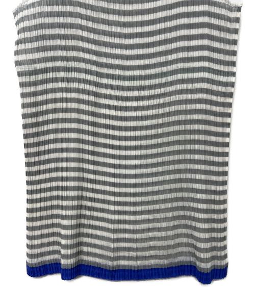 ISSEY MIYAKE（イッセイミヤケ）ISSEY MIYAKE (イッセイミヤケ) ノースリーブブラウス グレー×ブルー サイズ:Mの古着・服飾アイテム