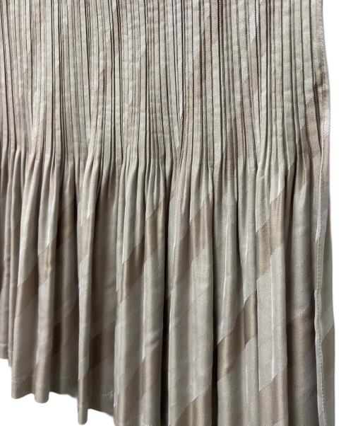 ISSEY MIYAKE（イッセイミヤケ）ISSEY MIYAKE (イッセイミヤケ) ミディスカート グレー サイズ:2の古着・服飾アイテム