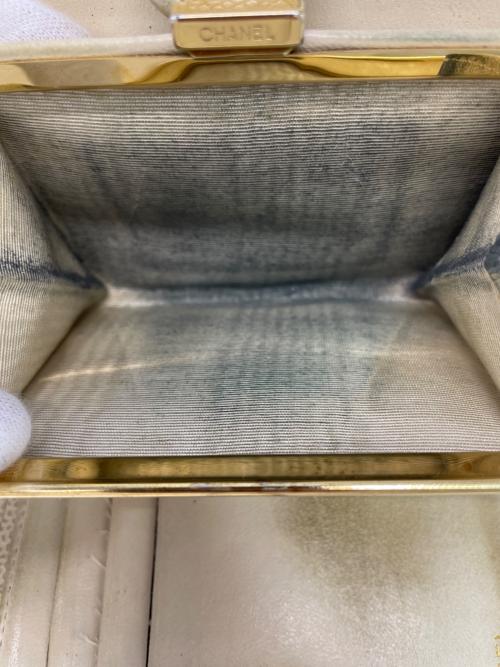 CHANEL（シャネル）CHANEL (シャネル) 2つ折り財布 ベージュの古着・服飾アイテム