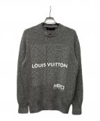 LOUIS VUITTONルイ ヴィトン）の古着「LVリストロゴプリントクルーネックニット」｜グレー