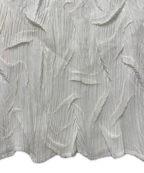 ISSEY MIYAKE（イッセイミヤケ）ISSEY MIYAKE (イッセイミヤケ) プリーツハイネックカットソー ホワイト サイズ:Mの古着・服飾アイテム