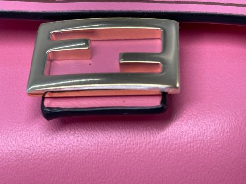 FENDI（フェンディ）FENDI (フェンディ) ショルダーポーチ ピンクの古着・服飾アイテム