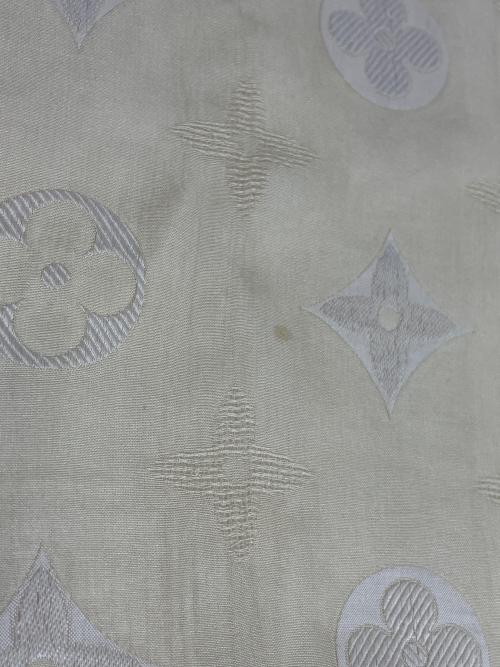 LOUIS VUITTON（ルイ ヴィトン）LOUIS VUITTON (ルイ ヴィトン) シルクスカーフ ベージュの古着・服飾アイテム