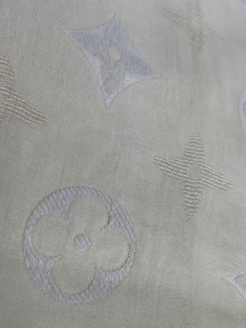 LOUIS VUITTON（ルイ ヴィトン）LOUIS VUITTON (ルイ ヴィトン) シルクスカーフ ベージュの古着・服飾アイテム