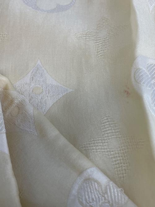 LOUIS VUITTON（ルイ ヴィトン）LOUIS VUITTON (ルイ ヴィトン) シルクスカーフ ベージュの古着・服飾アイテム