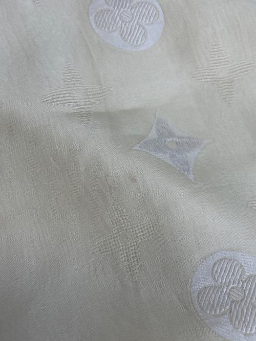 LOUIS VUITTON（ルイ ヴィトン）LOUIS VUITTON (ルイ ヴィトン) シルクスカーフ ベージュの古着・服飾アイテム