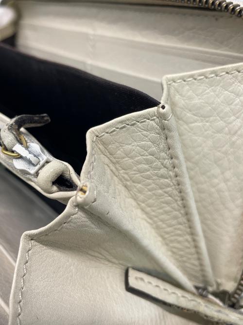 GUCCI（グッチ）GUCCI (グッチ) ラウンドファスナー財布 ベージュの古着・服飾アイテム