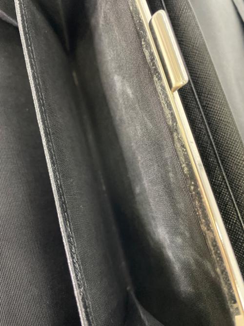 BURBERRY（バーバリー）BURBERRY (バーバリー) 長財布 ベージュ×ブラックの古着・服飾アイテム