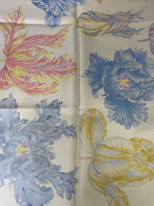 HERMES（エルメス）HERMES (エルメス) シルクスカーフ ライトグレーの古着・服飾アイテム