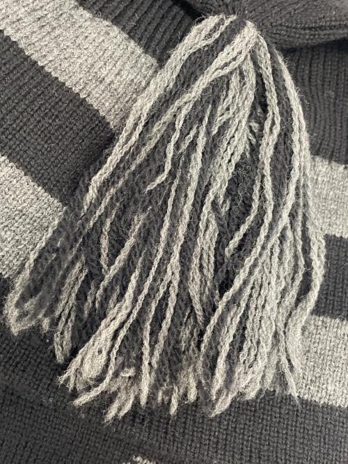 Vivienne Westwood（ヴィヴィアンウエストウッド）Vivienne Westwood (ヴィヴィアンウエストウッド) フラップ付ニット帽 グレーの古着・服飾アイテム