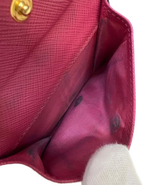 PRADA（プラダ）PRADA (プラダ) 2つ折り財布 ブラック×ピンクの古着・服飾アイテム