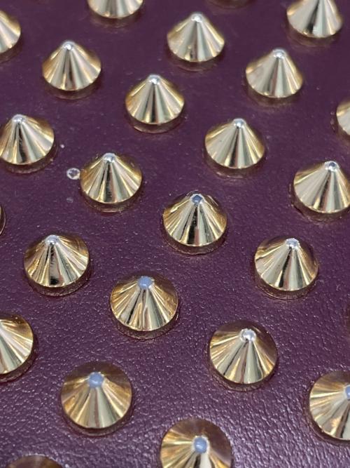 Christian Louboutin（クリスチャン・ルブタン）Christian Louboutin (クリスチャン・ルブタン) ラウンドファスナー財布 ボルドーの古着・服飾アイテム