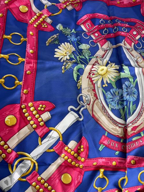 HERMES（エルメス）HERMES (エルメス) シルクスカーフ ネイビーの古着・服飾アイテム