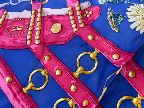 HERMES（エルメス）HERMES (エルメス) シルクスカーフ ネイビーの古着・服飾アイテム