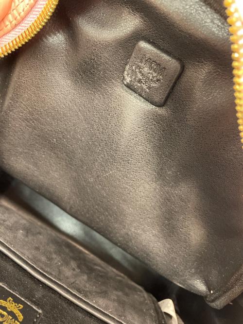 MCM（エムシーエム）MCM (エムシーエム) スタッズリュック ピンクの古着・服飾アイテム