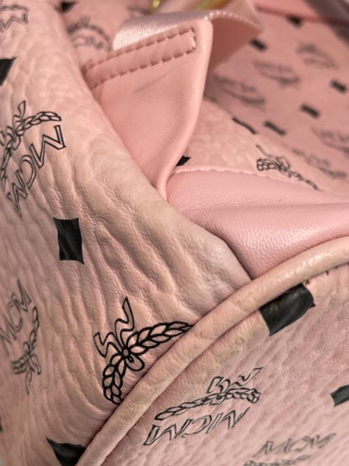 MCM（エムシーエム）MCM (エムシーエム) スタッズリュック ピンクの古着・服飾アイテム