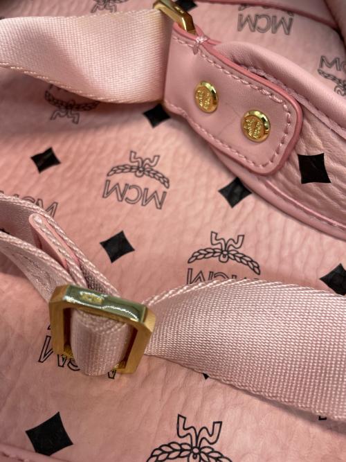 MCM（エムシーエム）MCM (エムシーエム) スタッズリュック ピンクの古着・服飾アイテム