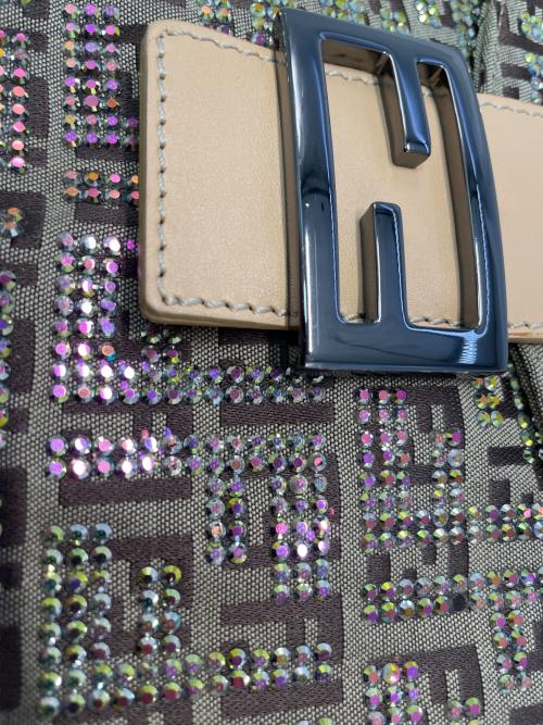 FENDI（フェンディ）FENDI (フェンディ) ショルダーバッグ ブラウンの古着・服飾アイテム