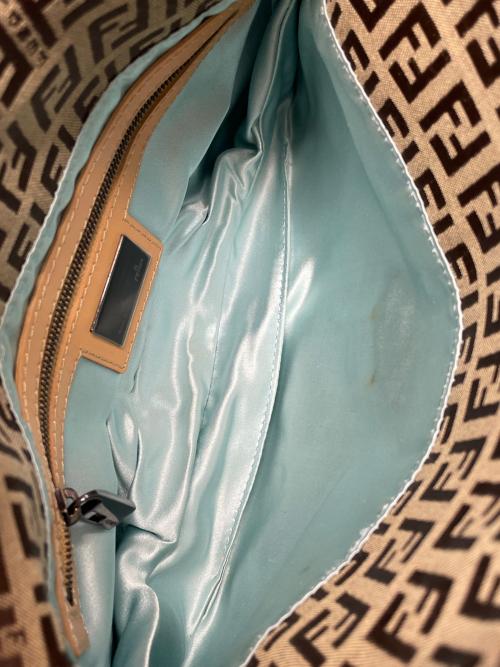 FENDI（フェンディ）FENDI (フェンディ) ショルダーバッグ ブラウンの古着・服飾アイテム