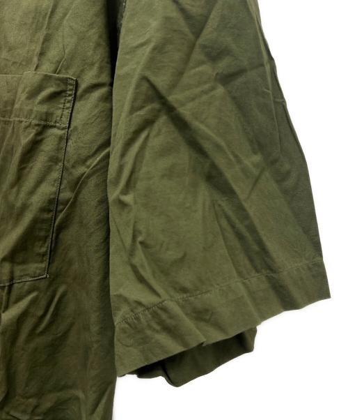 ISSEY MIYAKE MEN（イッセイミヤケメン）ISSEY MIYAKE MEN (イッセイミヤケメン) 半袖シャツ オリーブ サイズ:３の古着・服飾アイテム