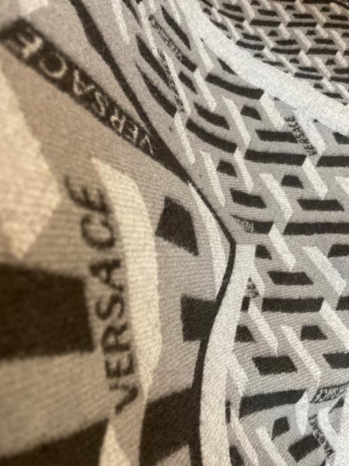 VERSACE（ヴェルサーチェ）VERSACE (ヴェルサーチェ) ブランケットの古着・服飾アイテム