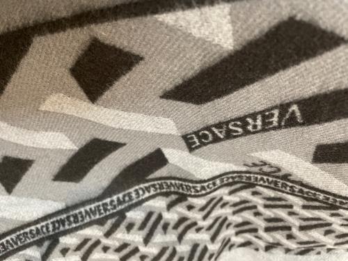 VERSACE（ヴェルサーチェ）VERSACE (ヴェルサーチェ) ブランケットの古着・服飾アイテム