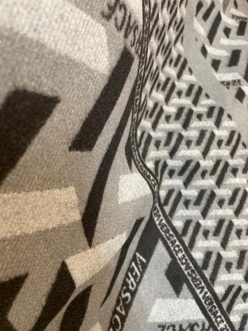 VERSACE（ヴェルサーチェ）VERSACE (ヴェルサーチェ) ブランケットの古着・服飾アイテム