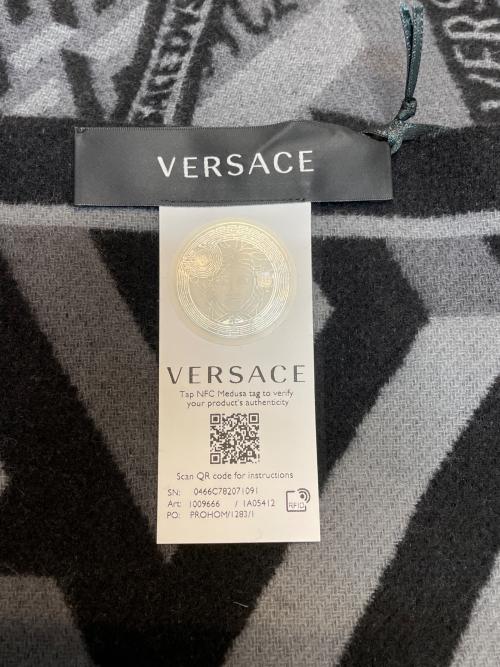 VERSACE（ヴェルサーチェ）VERSACE (ヴェルサーチェ) ブランケットの古着・服飾アイテム